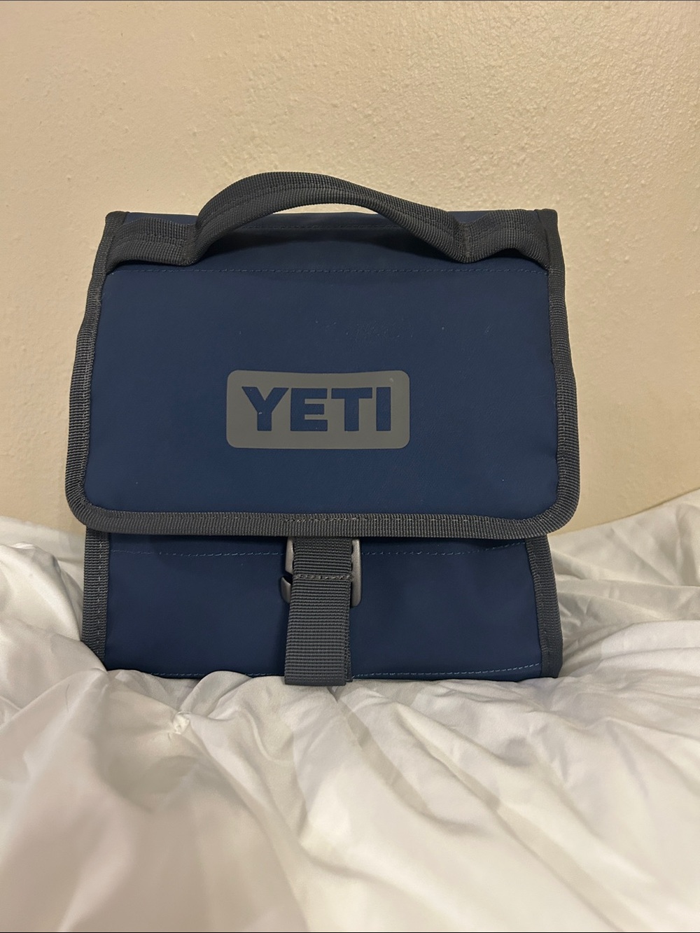 YETI Navy Soft-Handle Lunch Bag